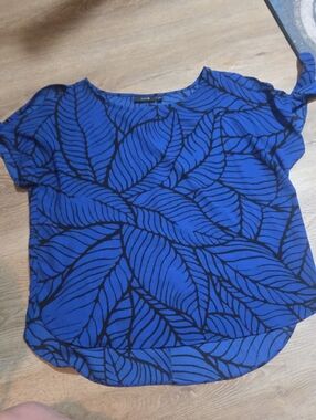 Apt. 9 Royal Blue & Black Leaf-Print Short Sleeve Top